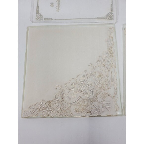 NOS HAND EMBROIDERY HANDKERCHIEFS SET OF TWO CHINESE ASIAN 1980S WEDDING NEW - Picture 7 of 15